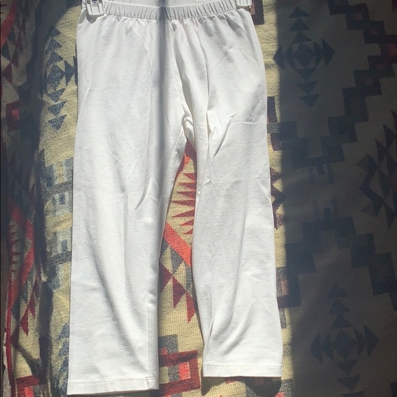 Cat&Jack Cute T-shirt WITH white capri pants - Picture 5 of 6